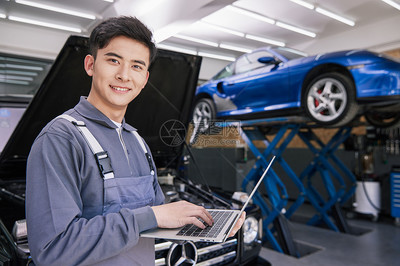 智能設(shè)備賦能汽車維修 技術(shù)升級與效率革命