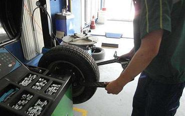 詳解汽車四輪定位 原理、癥狀與維修指南